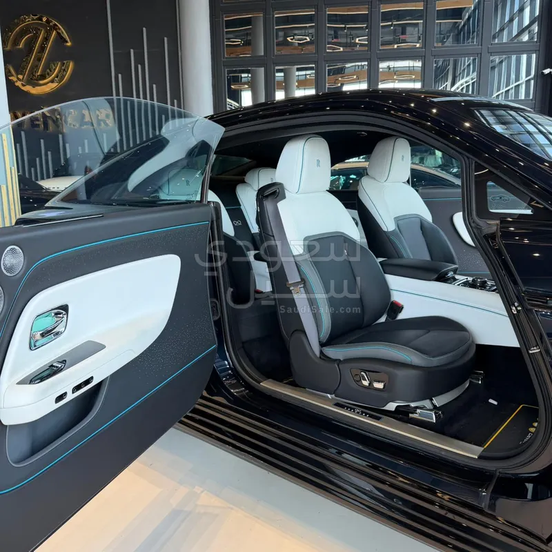 2025 رولز رويس سبيكتر بلاك بادج