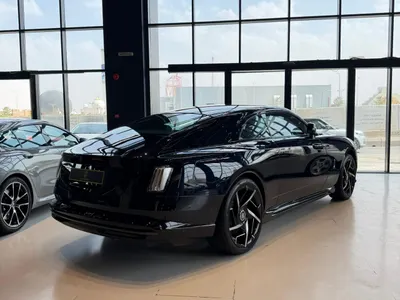 2025 رولز رويس سبيكتر بلاك بادج