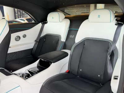 2025 رولز رويس سبيكتر بلاك بادج