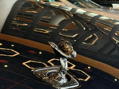 2025 رولز رويس سبيكتر بلاك بادج