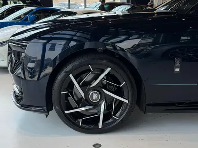 2025 رولز رويس سبيكتر بلاك بادج