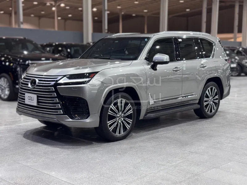 2025 لكزس إل إكس 600