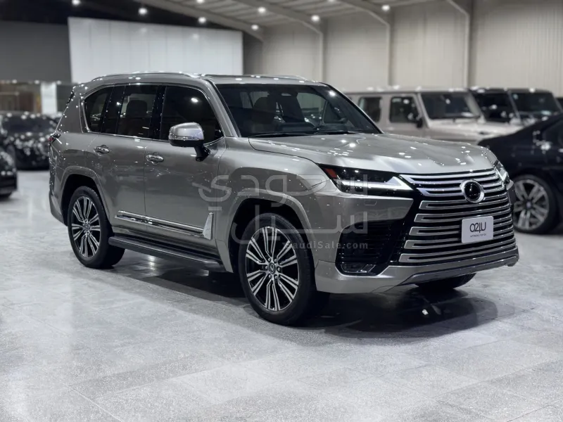 2025 لكزس إل إكس 600