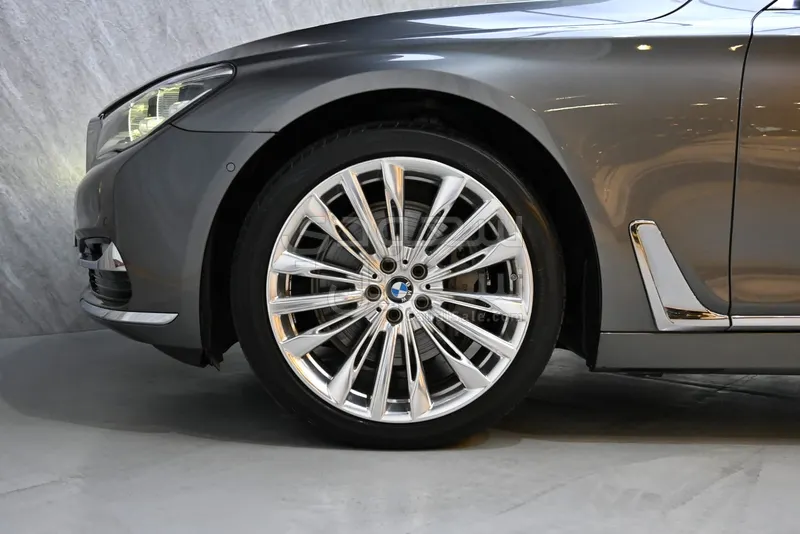 2017 بي ام دبليو الفئة السابعة 740 إل أي