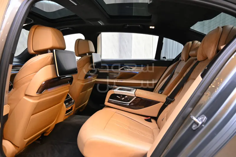 2017 بي ام دبليو الفئة السابعة 740 إل أي