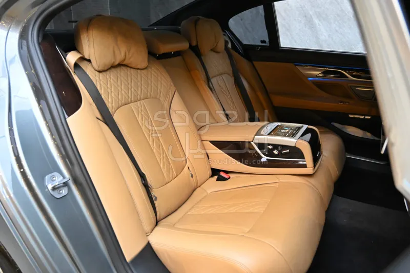 2017 بي ام دبليو الفئة السابعة 740 إل أي