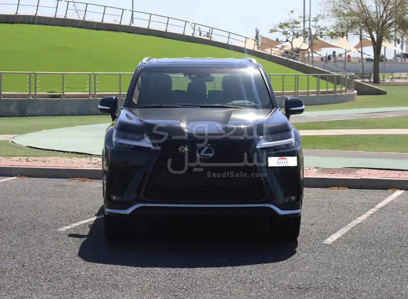 2023 لكزس إل إكس 600
