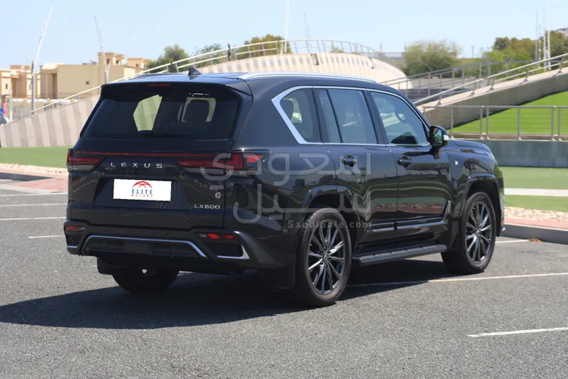 2023 لكزس إل إكس 600