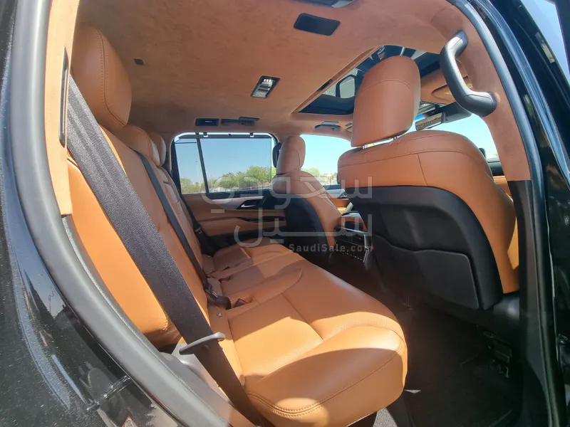 2023 لكزس إل إكس 600