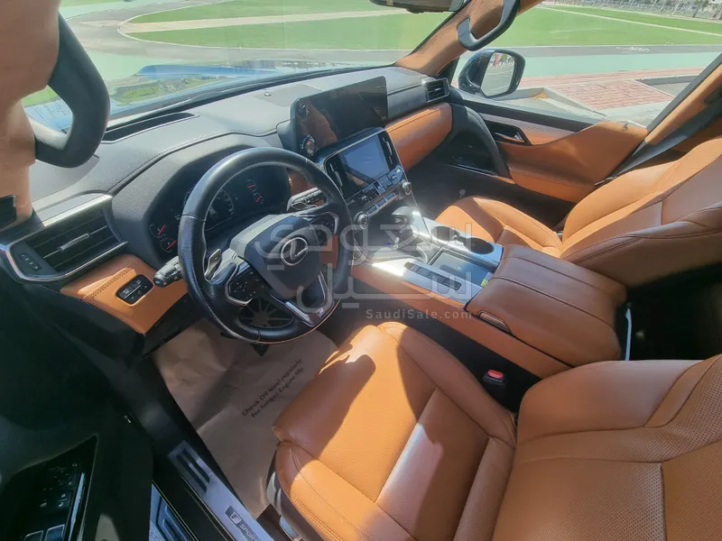 2023 لكزس إل إكس 600