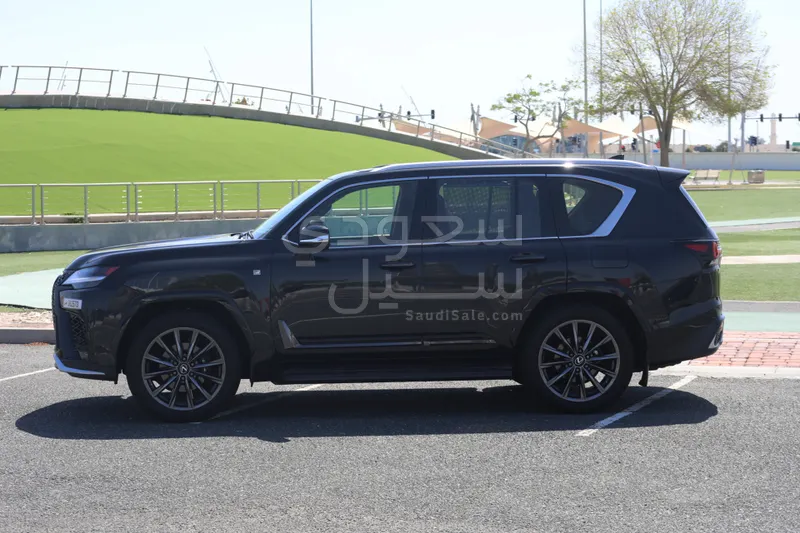 2023 لكزس إل إكس 600