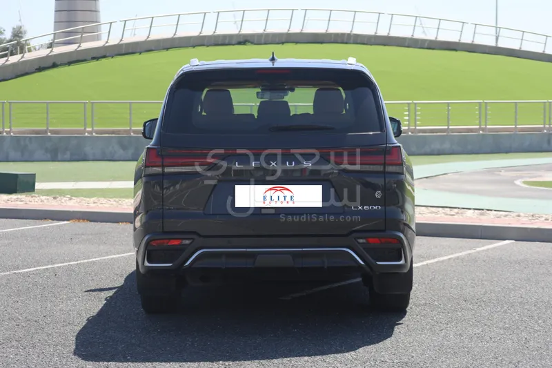 2023 لكزس إل إكس 600