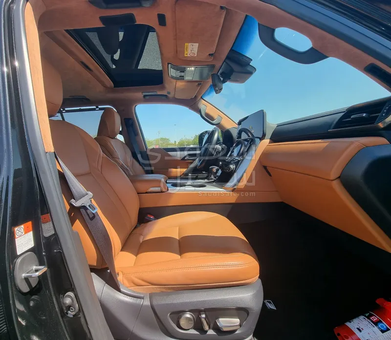 2023 لكزس إل إكس 600