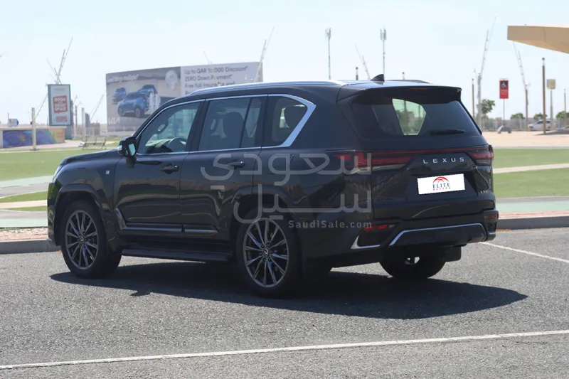 2023 لكزس إل إكس 600
