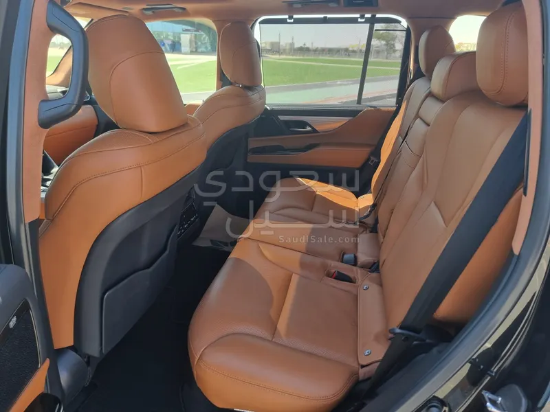 2023 لكزس إل إكس 600