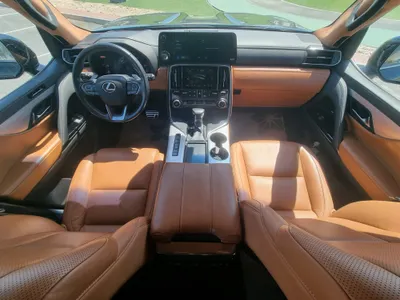 2023 لكزس إل إكس 600