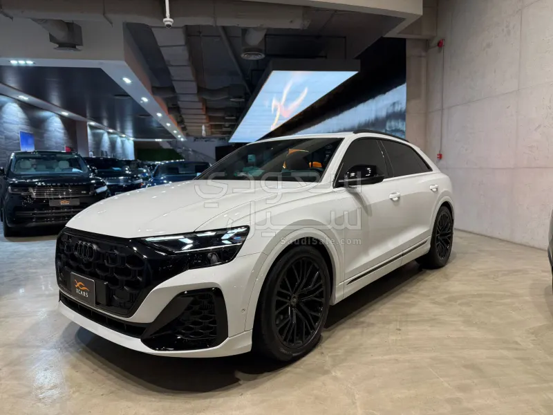 2024 Audi Q8 S Line