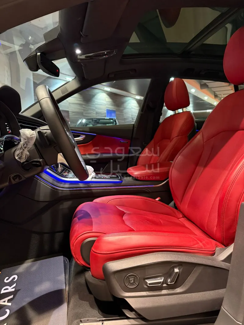 2024 Audi Q8 S Line