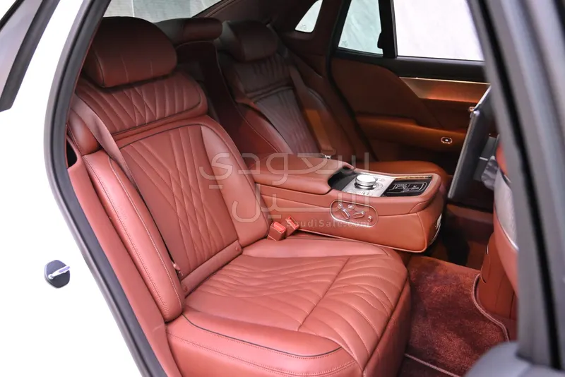 2025 جينيسيس جي 90