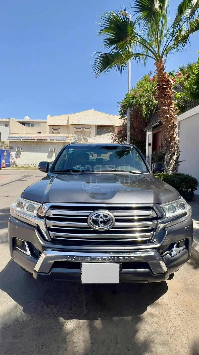 2016 تويوتا لاند كروزر جي اكس ار