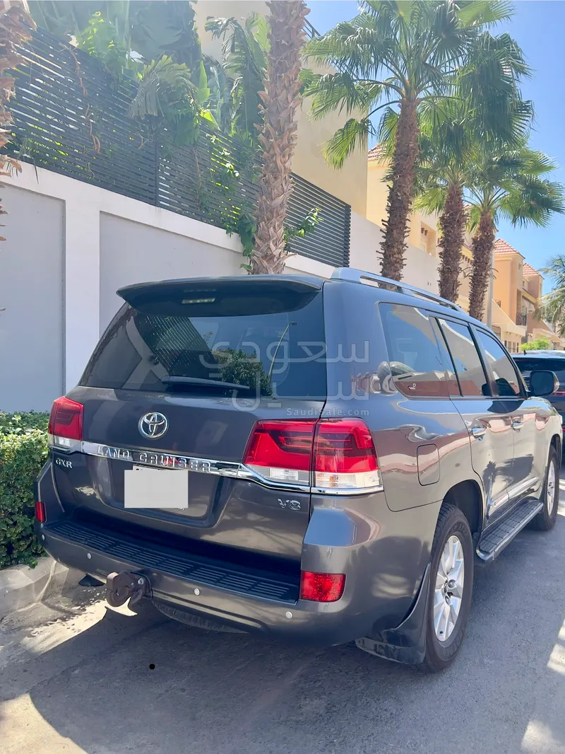 2016 تويوتا لاند كروزر جي اكس ار