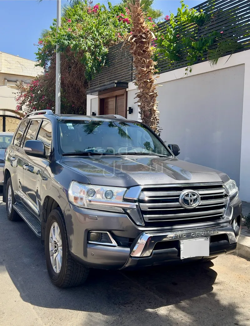 2016 تويوتا لاند كروزر جي اكس ار