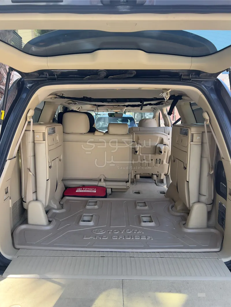 2016 تويوتا لاند كروزر جي اكس ار
