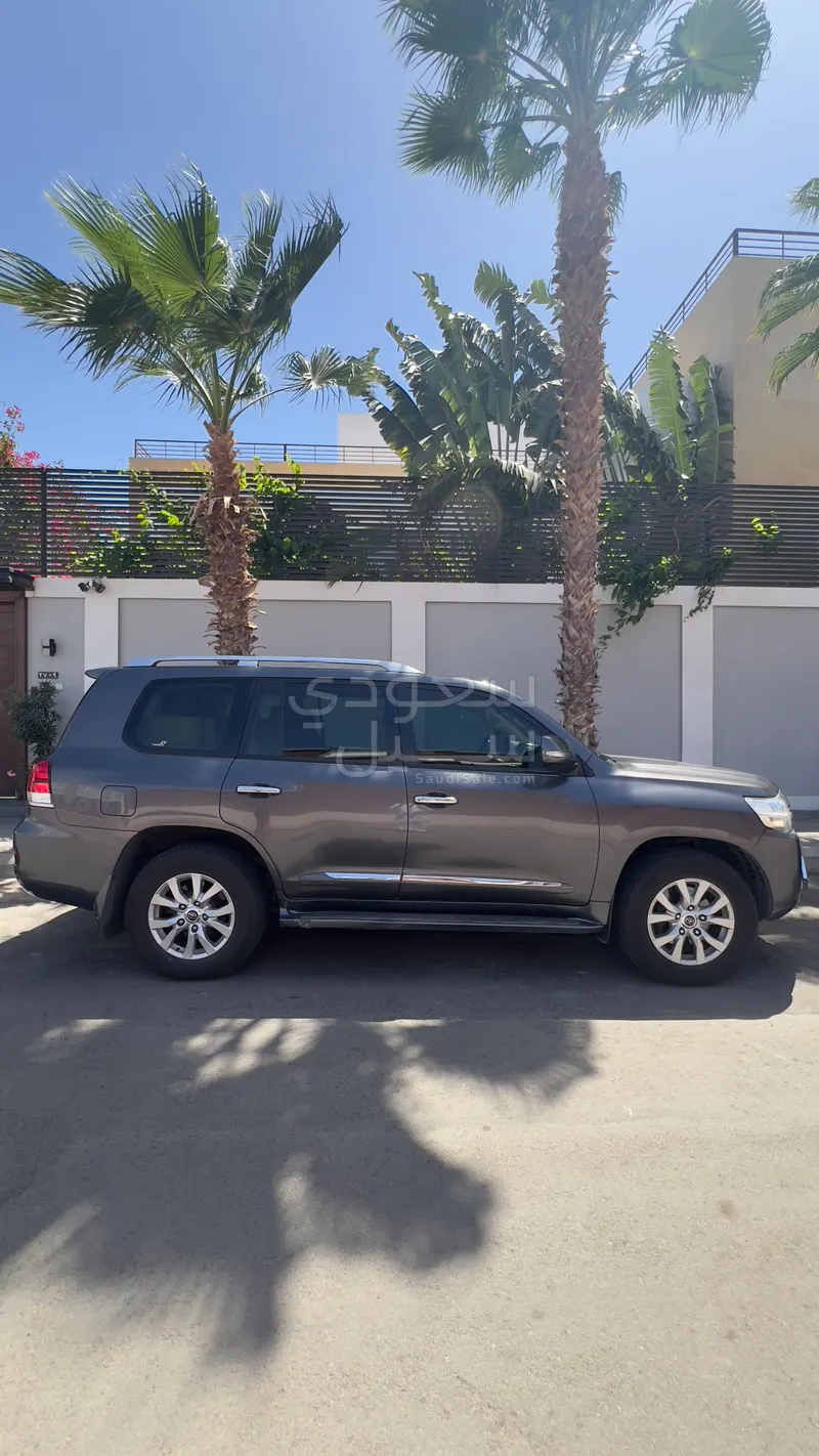 2016 تويوتا لاند كروزر جي اكس ار
