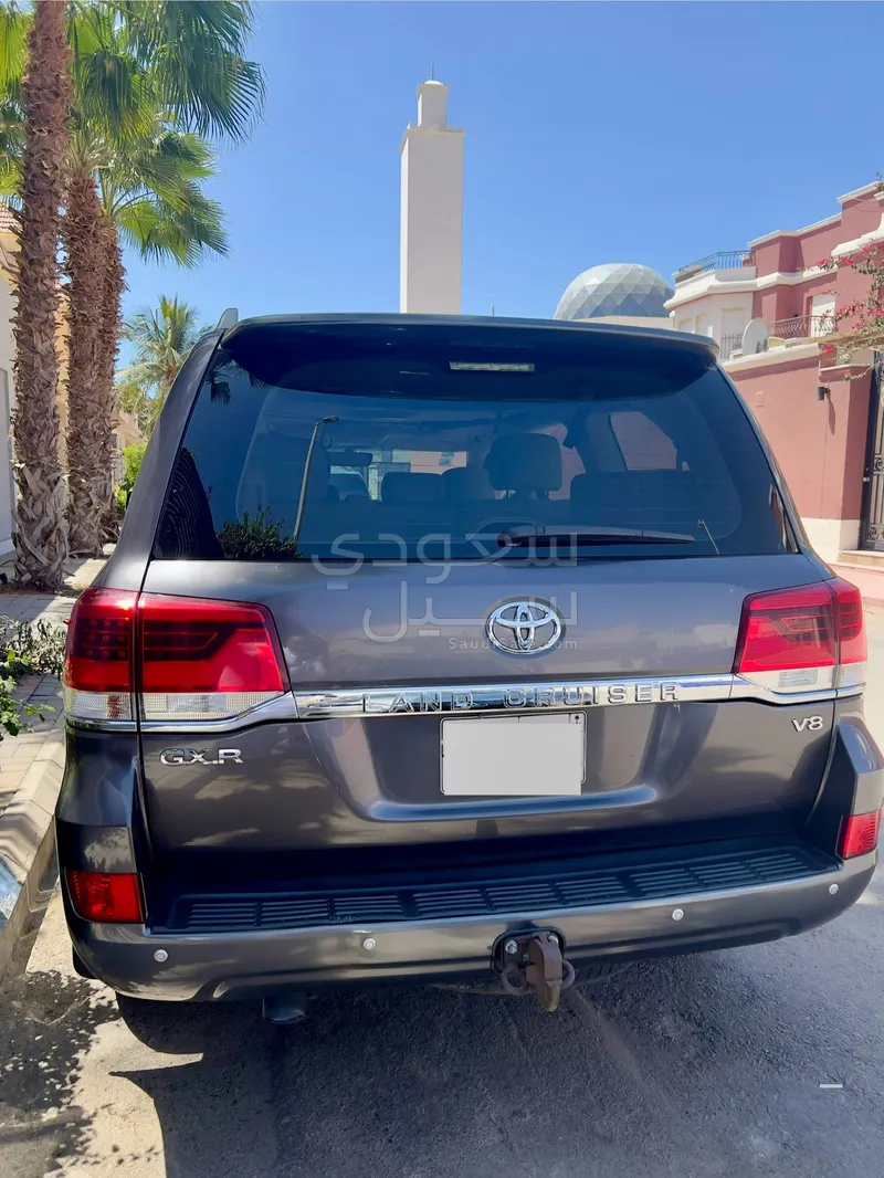 2016 تويوتا لاند كروزر جي اكس ار