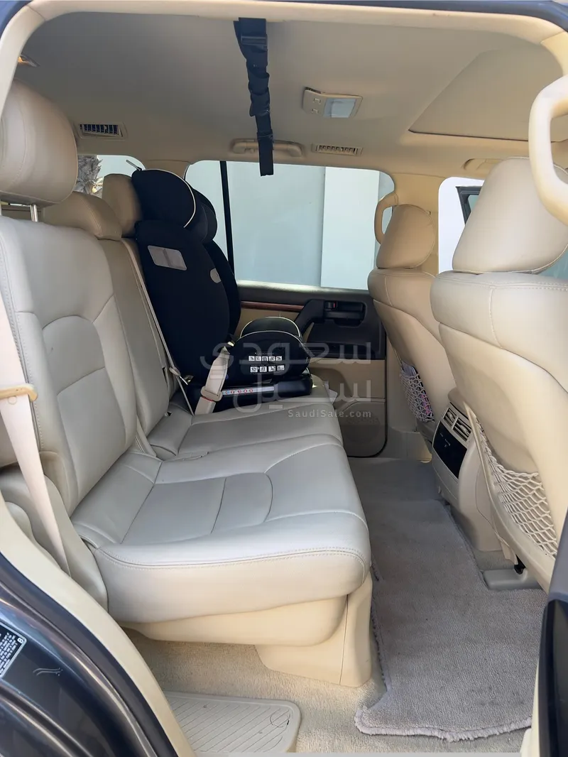 2016 تويوتا لاند كروزر جي اكس ار