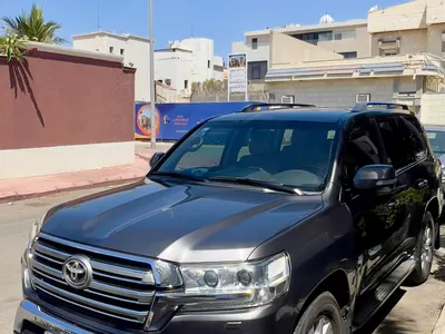 2016 تويوتا لاند كروزر جي اكس ار