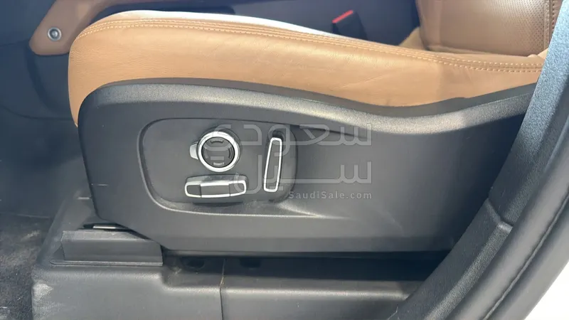 2025 لاند روفر ديفيندر 130 اكس