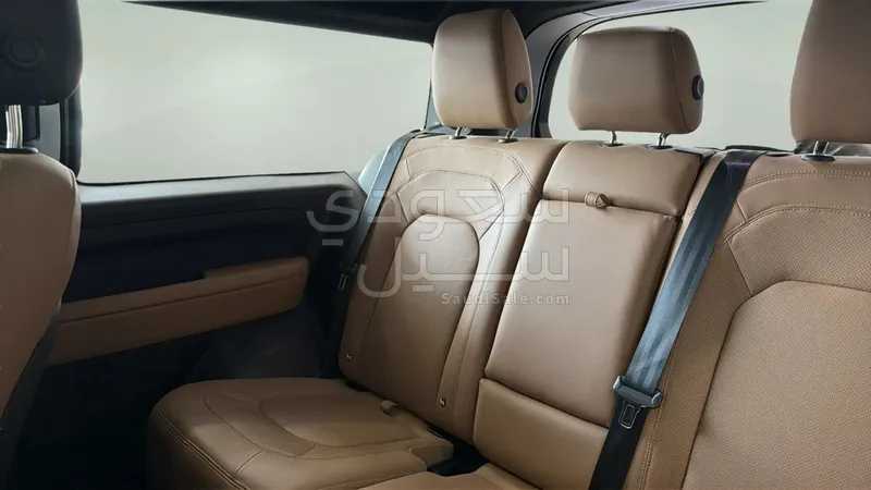 2025 لاند روفر ديفيندر 90