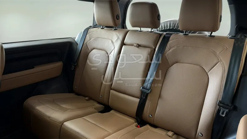 2025 لاند روفر ديفيندر 90