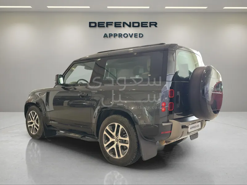 2025 لاند روفر ديفيندر 90