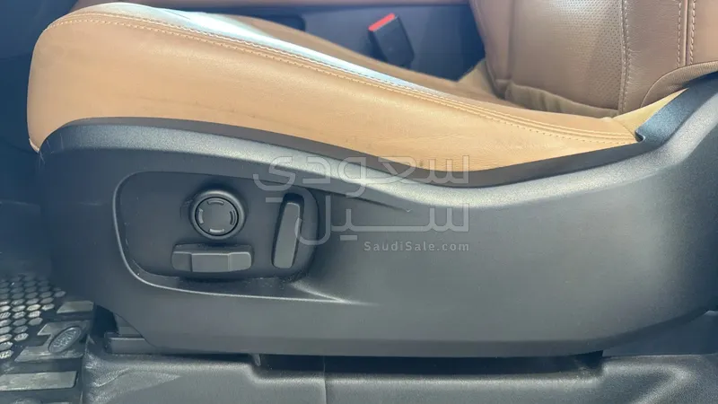 2025 لاند روفر ديفيندر 90