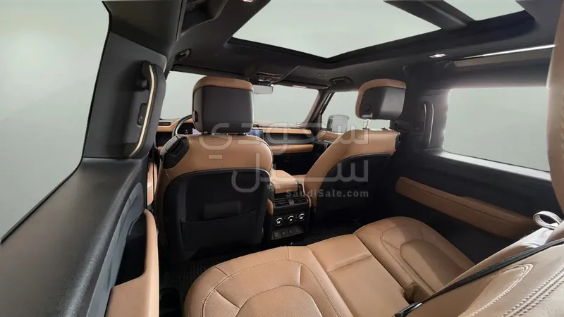 2025 لاند روفر ديفيندر 90