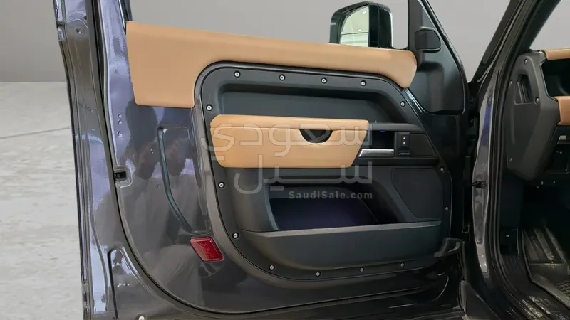 2025 لاند روفر ديفيندر 90