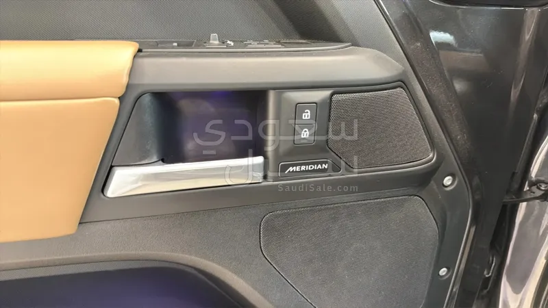 2025 لاند روفر ديفيندر 90