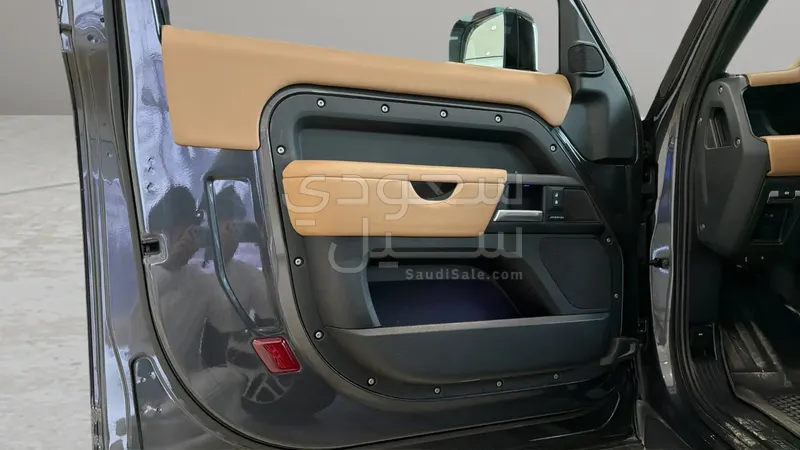 2025 لاند روفر ديفيندر 90