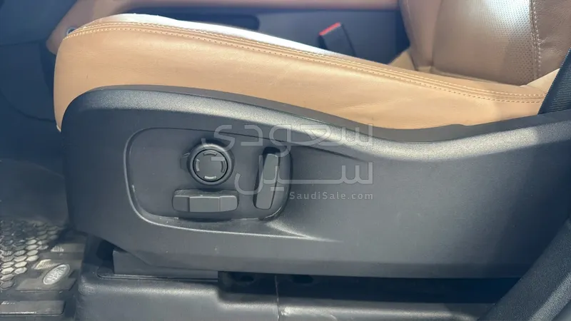 2025 لاند روفر ديفيندر اكس 110