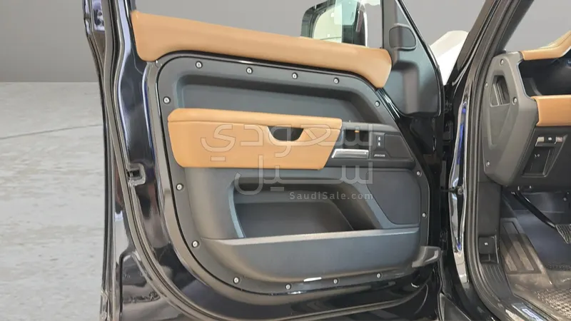 2025 لاند روفر ديفيندر اكس 110