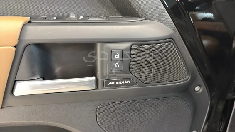 2025 لاند روفر ديفيندر اكس 110