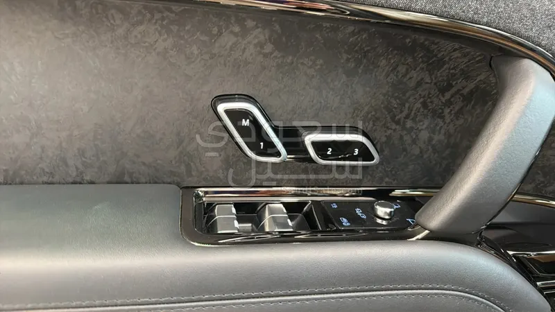 2025 لاند روفر رينج روفر سبورت اوتوبيوجرافي