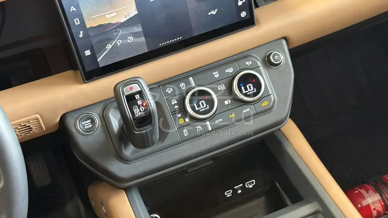 2025 لاند روفر ديفيندر 90