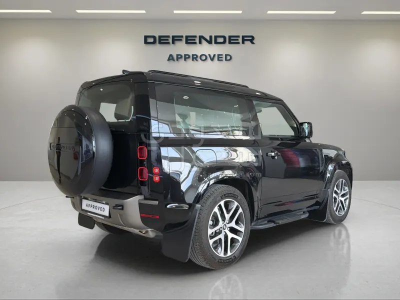 2025 لاند روفر ديفيندر 90