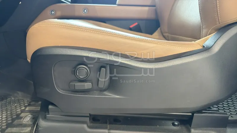 2025 لاند روفر ديفيندر 90