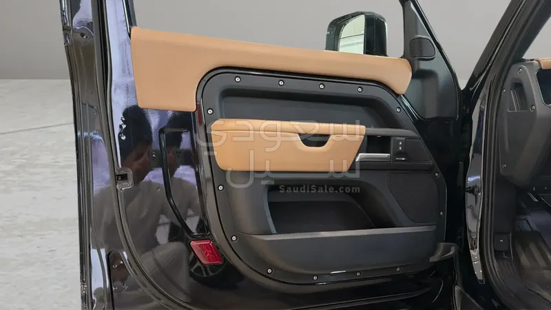 2025 لاند روفر ديفيندر 90