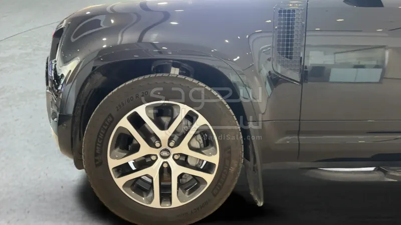 2025 لاند روفر ديفيندر 90