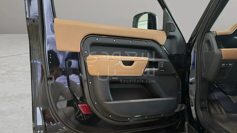 2025 لاند روفر ديفيندر 90